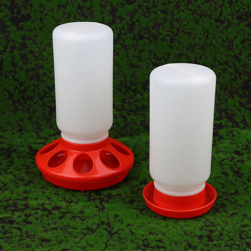 Detalhe do kit comedouro e bebedouro automático reforçado para aves