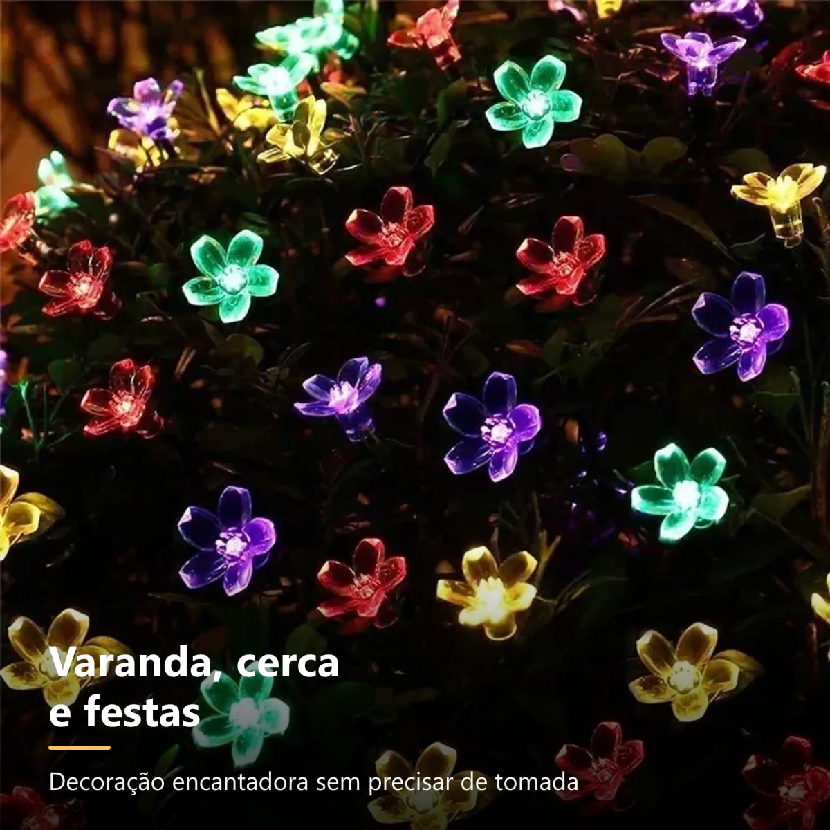 Cordão de flores LED coloridas decorando arbusto da varanda