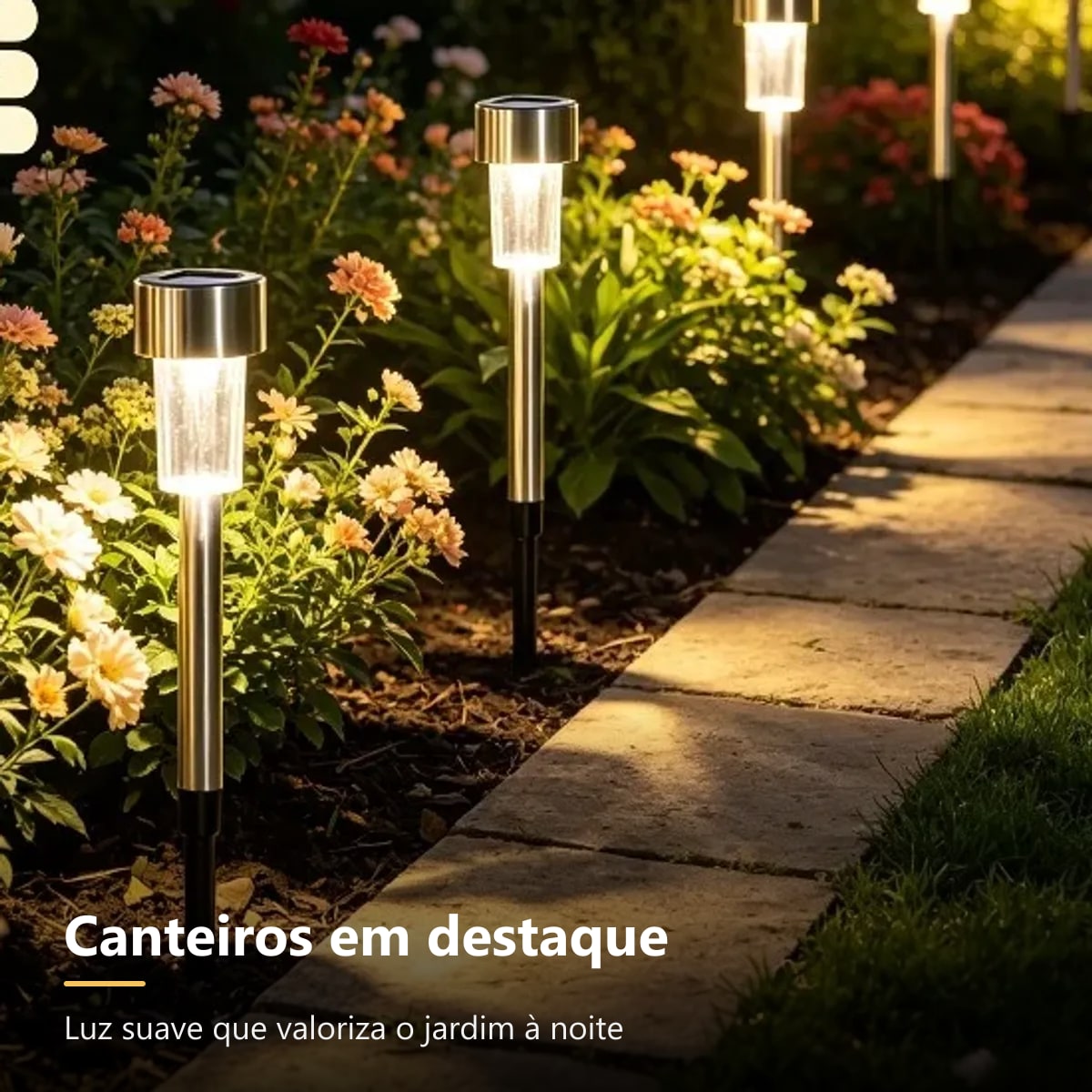 Canteiro de flores iluminado à noite com luminárias solares de estaca